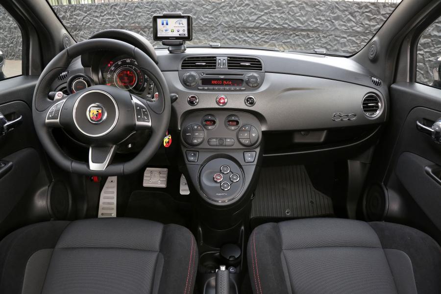 Торпедо Abarth 595 Competizione 2011 года  (фото 9 из 32)